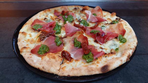 Pizza Pesto E Speck